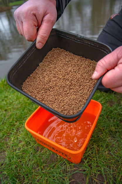 Sonubaits EVA Bait Tub & Strainer Set